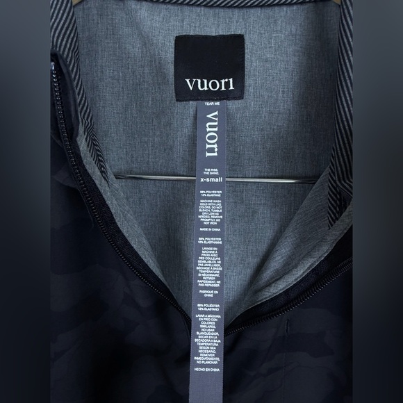 Vuori Camo Hooded Jacket VW501 Black Camo Full Zip Lightweight XS - Picture 2 of 9